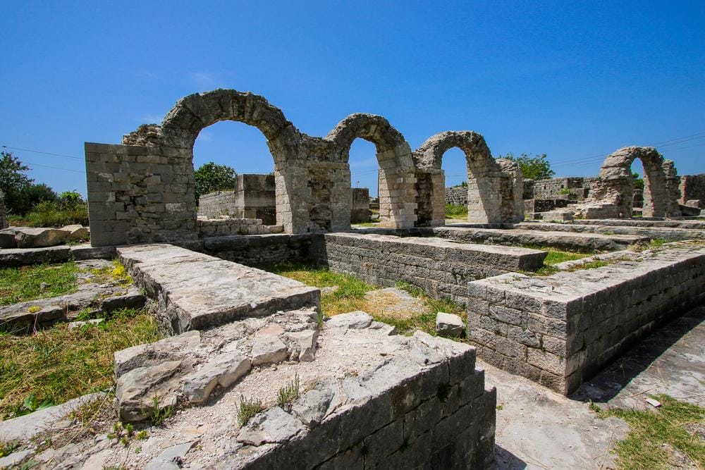 Ruiny starovekého mesta Salona sú pripomienkou veľkoleposti Rímskej ríše.