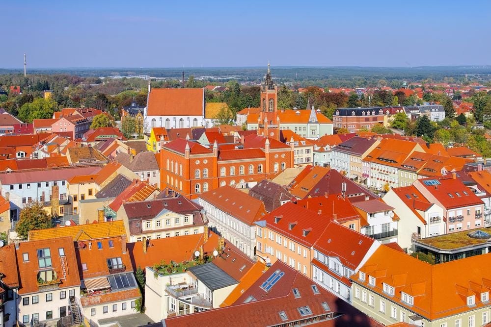 Kamenec je známy svojou bohatou históriou a kultúrou.
