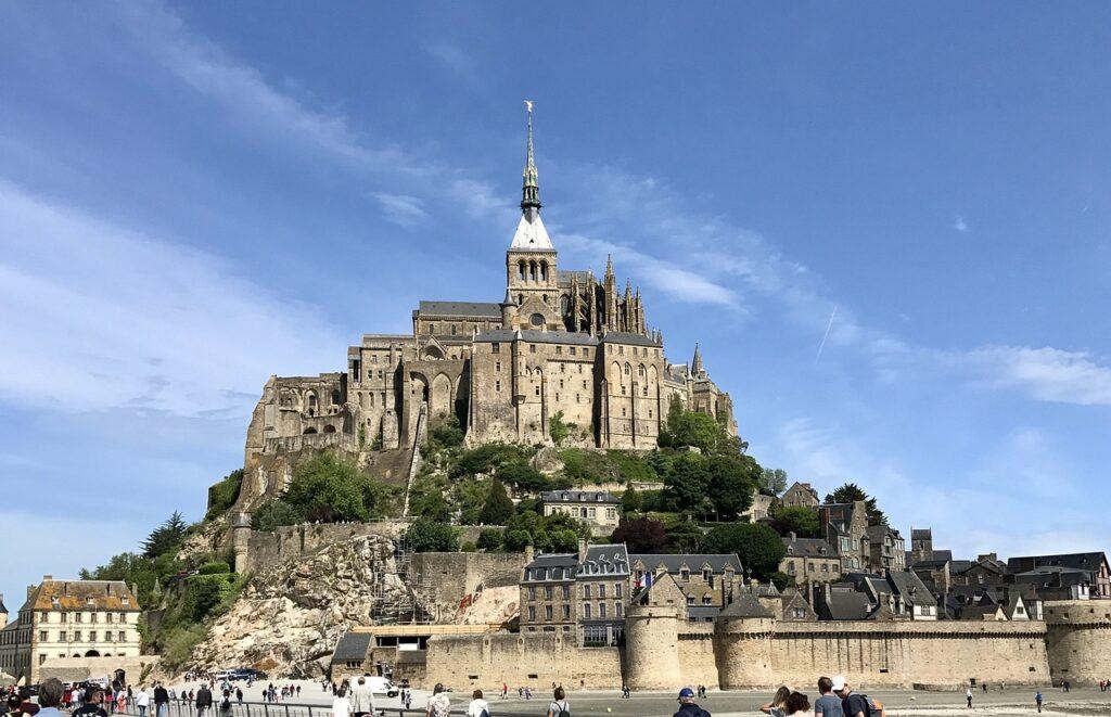 Kláštor Mont-St-Michel je jednou z najpopulárnejších atrakcií v Normandii.