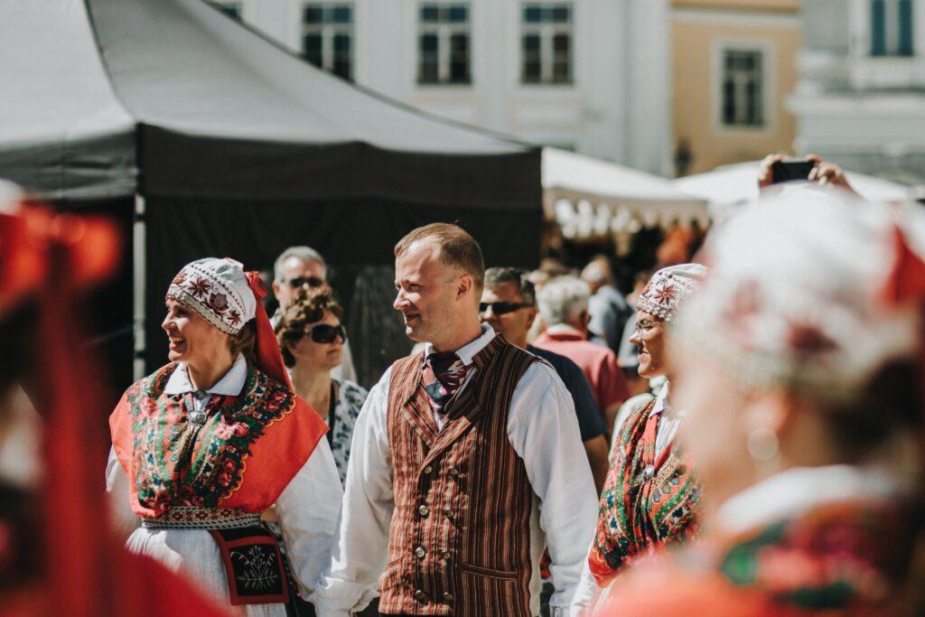 Estónsko je bohaté na ľudové tradície.