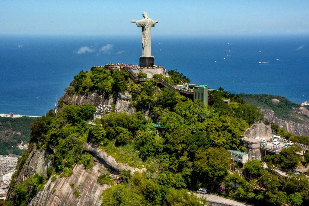 Hora Corcovado je vždy plná turistov, no túto slávnu pamiatku sa oplatí vidieť.
