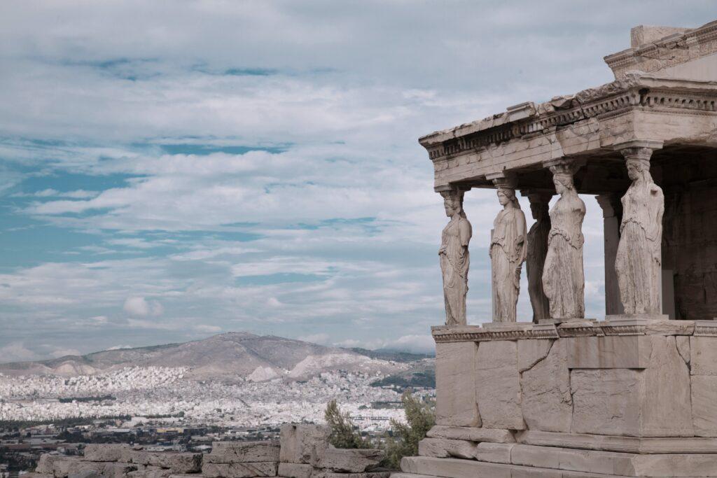 Sieň panien - karyatídy na chráme Erechteion.