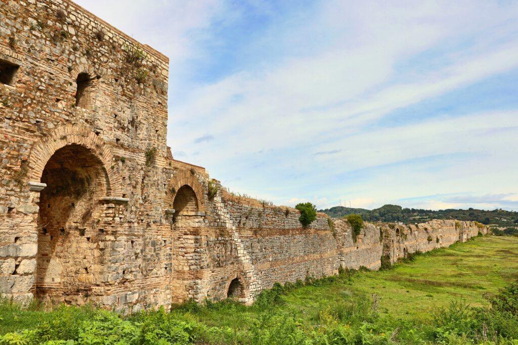 História Prevezy siaha až do obdobia pred naším letopočtom, o čom svedšia mnohé zachované ruiny. 