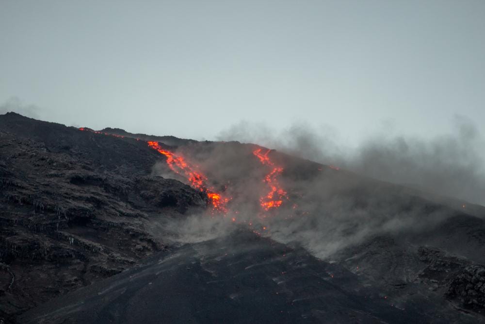 Kľučevskaja sopka je nezameniteľným miestom na návštevu. Treba byť však opatrný, pravidelne sa prebúdza.